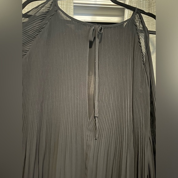 Forever 21 open shoulder top - Picture 3 of 3